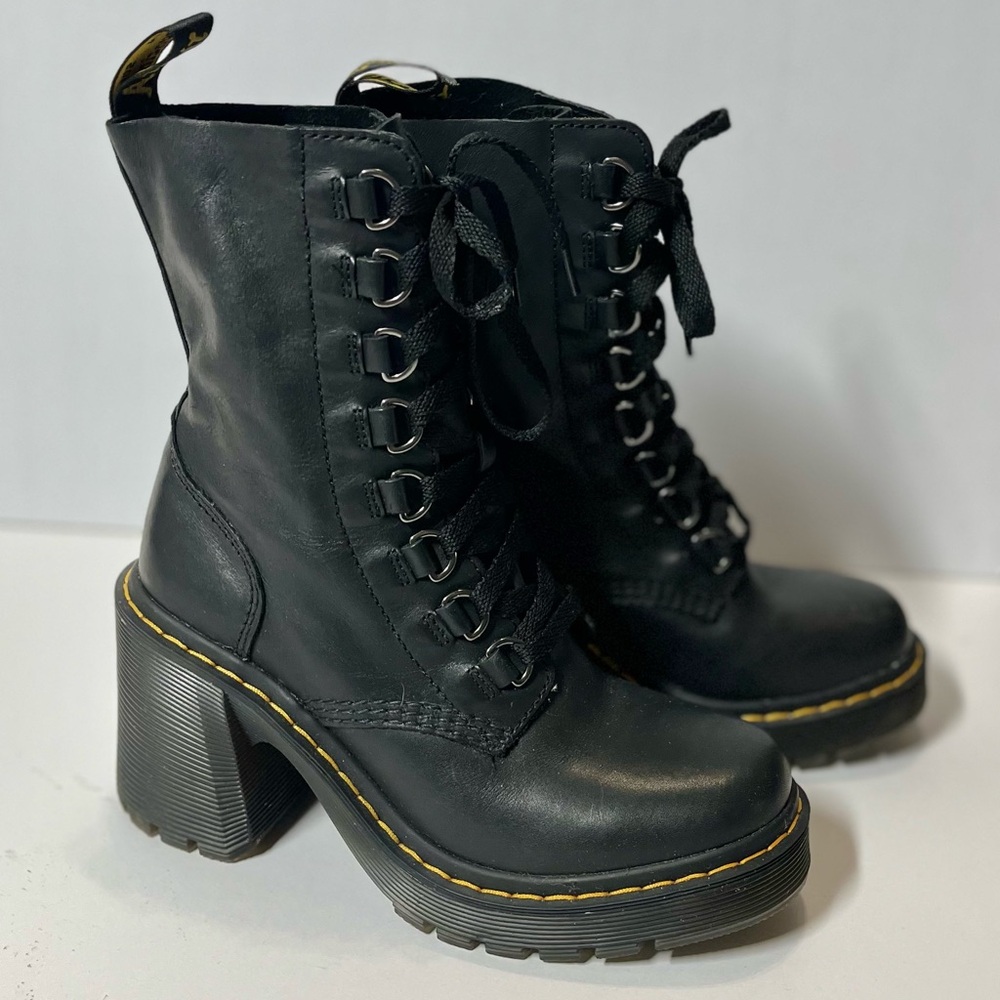 Dr. Martens Chesney Boots